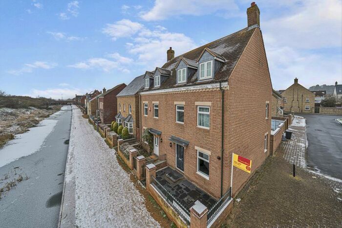 4 Bedroom Semi-Detached House To Rent In Mattocks Path, Wichelstow, SN1