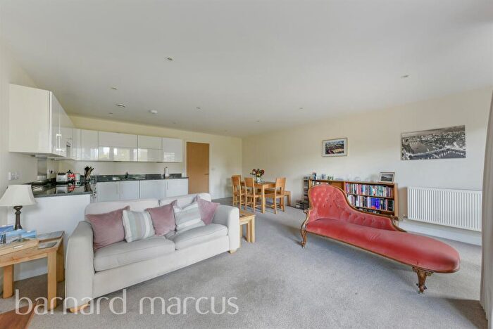 2 Bedroom Apartment For Sale In Gwynne Road, London, SW11