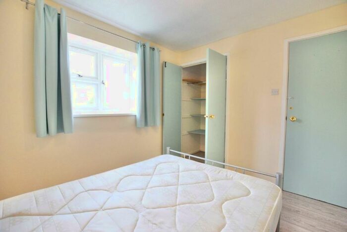 1 Bedroom Apartment To Rent In Dunnock Road, E6