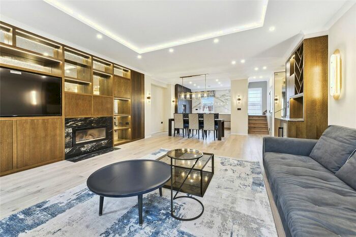 2 Bedroom Flat To Rent In Lowndes Court, Lowndes Square, London, SW1X