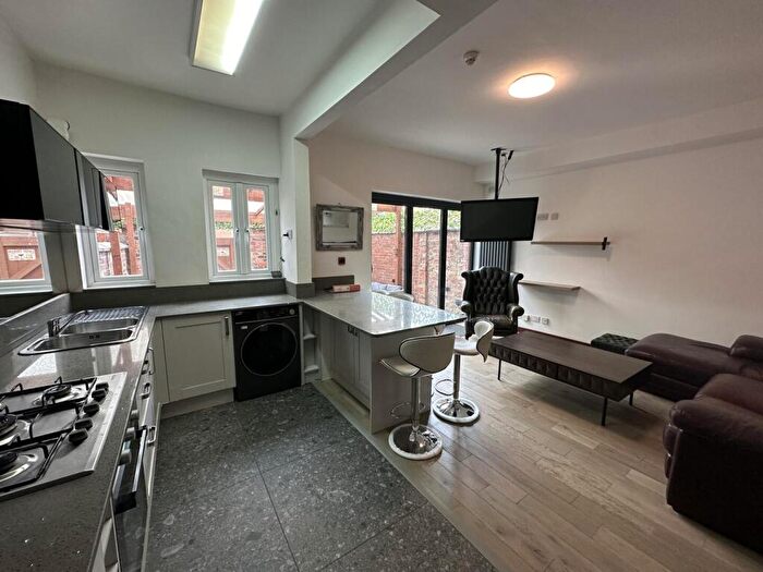 5 Bedroom Property To Rent In South Grove, Chorlton-on-Medlock, £pppw, M13