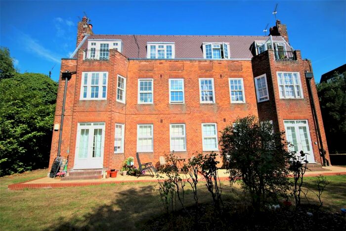 2 Bedroom House To Rent In Belmont Close, Cockfosters, Barnet, EN4