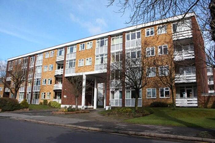 2 Bedroom Flat To Rent In Radstone Court, Woking, GU22