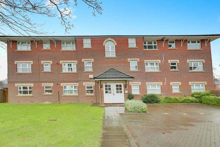 2 Bedroom Flat To Rent In Burns Close, Billericay, CM11