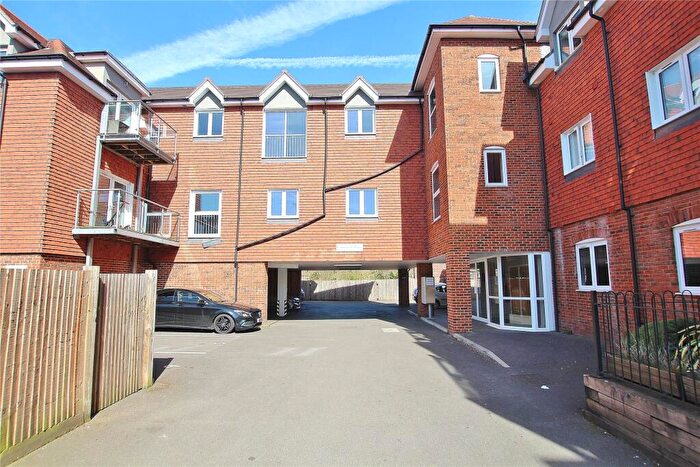 2 Bedroom Flat For Sale In Connaught Place, Connaught Road, Brookwood, GU24