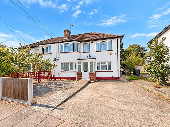 2 Bedroom Maisonette For Sale In Otterburn Gardens, Isleworth, TW7
