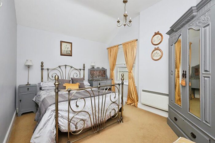 1 Bedroom Apartment For Sale In Wilmington Square, Eastbourne, BN21