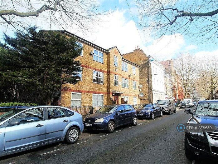 2 Bedroom Flat To Rent In Victory House, London, SE17
