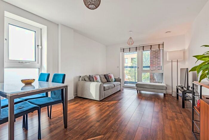 1 Bedroom Apartment To Rent In High Road, Whetstone, N20