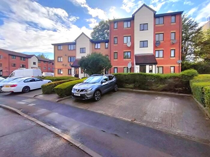 1 Bedroom Apartment To Rent In Magpie Close, Enfield, EN1