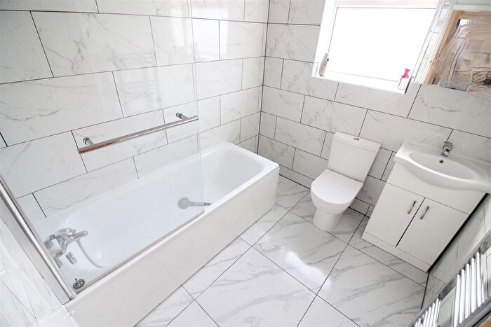 3 Bedroom Property To Rent In Mansfield Drive, Hayes, UB4