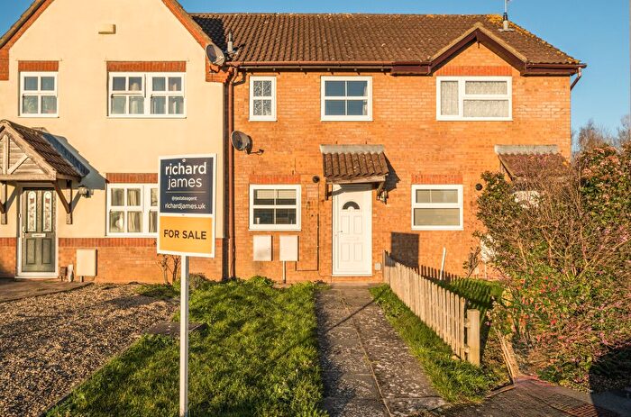 2 Bedroom Terraced House For Sale In Pearce Close, Kingsdown, Swindon, SN2