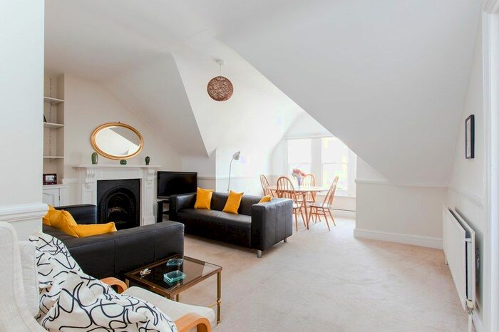 2 Bedroom Flat To Rent In Huron Road, London SW17