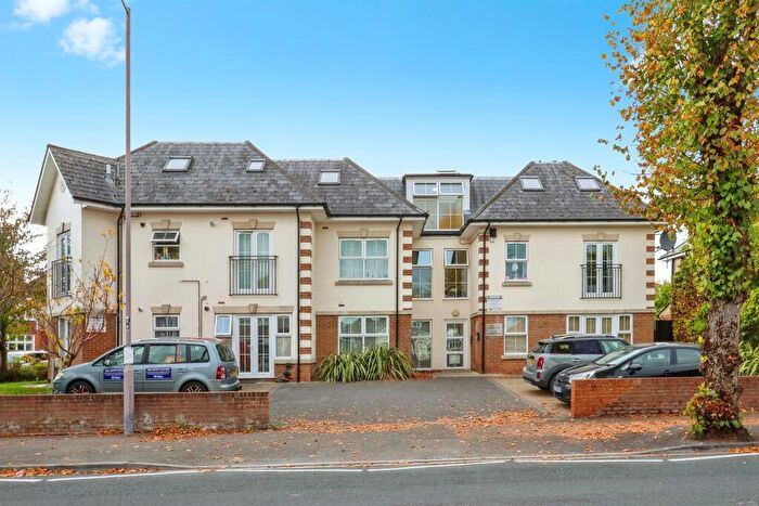 2 Bedroom Flat For Sale In Charminster Avenue, Bournemouth, BH9