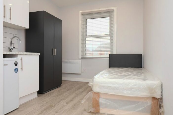 Studio To Rent In Alexandra Avenue, Southall, UB1