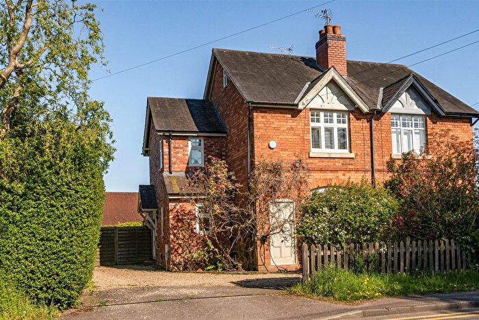3 Bedroom Semi-detached House For Sale In Widney Manor Road, Solihull, B91