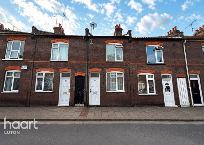 2 Bedroom Terraced House For Sale In Ridgway Road, Luton, LU2