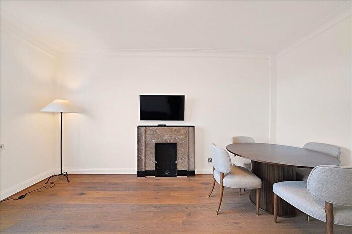 2 Bedroom Flat To Rent In Wigmore Court, Wigmore Street, London, W1U