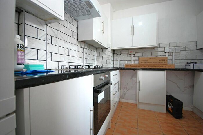 2 Bedroom Apartment To Rent In Wheatland House, Dog Kenell Hill Estate, East Duwlich, SE22