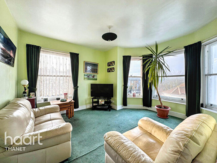 1 Bedroom Apartment For Sale In Royal Crescent, Margate, CT9