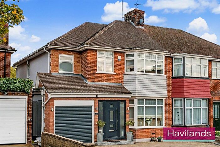 3 Bedroom Semi Detached House For Sale In Lonsdale Drive, Enfield, EN2
