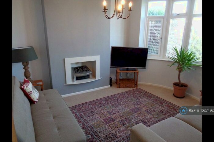 3 Bedroom Semi-Detached House To Rent In Blue Bell Hill Road, Nottingham, NG3