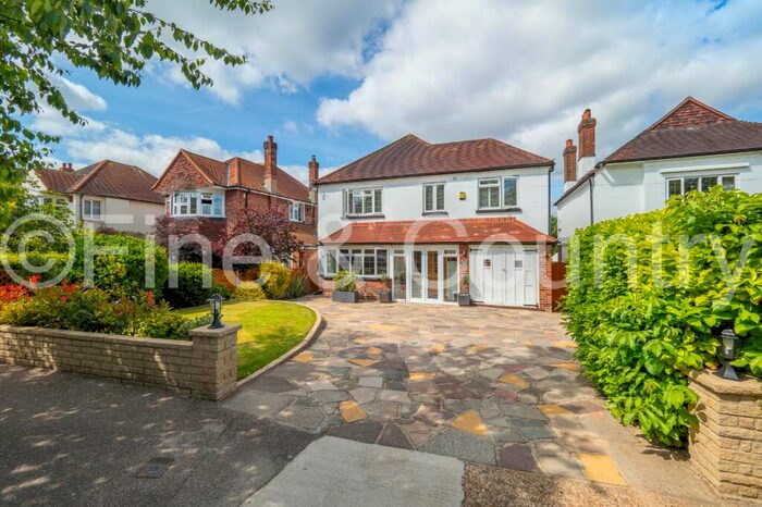 5 Bedroom Detached House To Rent In Harefield Avenue, Cheam, Surrey, SM2