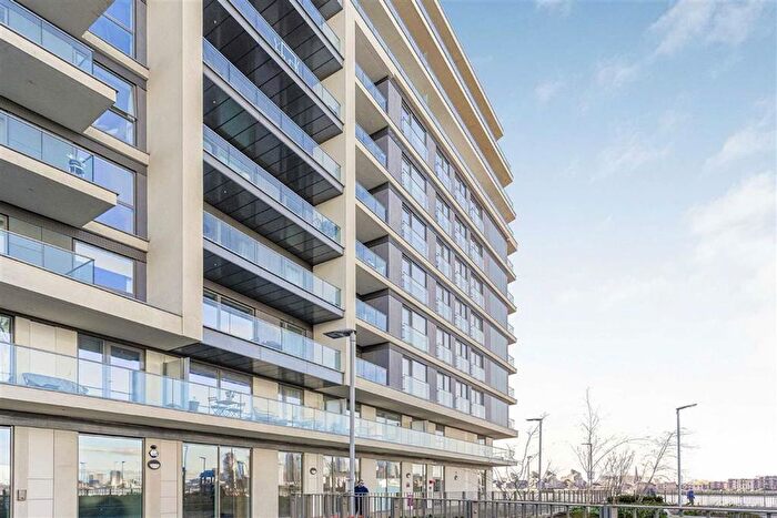 3 Bedroom Flat To Rent In Harrison Walk, Greenwich, SE10