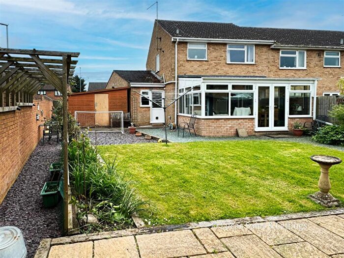 3 Bedroom End Of Terrace House For Sale In Brambleside, Kettering, NN16