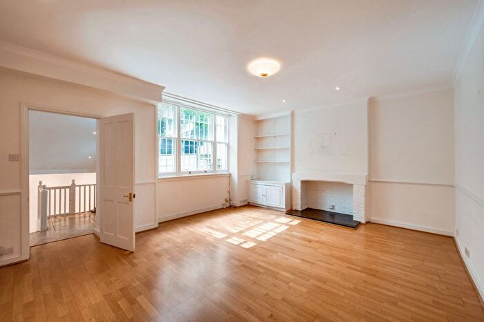 2 Bedroom Flat For Sale In Argyll Road, W8