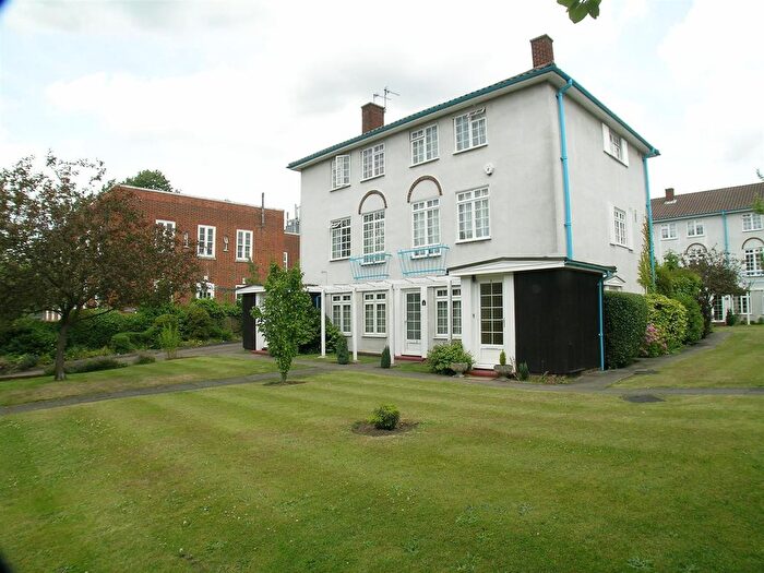 2 Bedroom Maisonette To Rent In Ewell Road, Surbiton, KT6