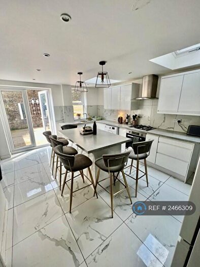 6 Bedroom Terraced House To Rent In Dayton Grove, London, SE15