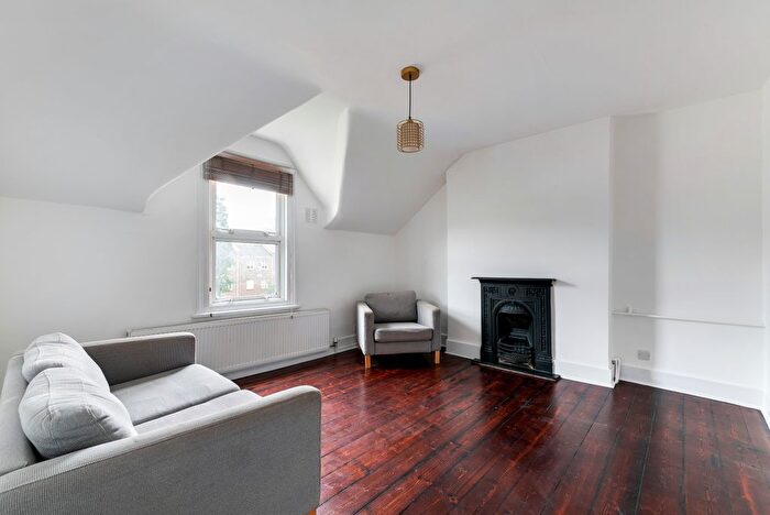 2 Bedroom Flat To Rent In Norwood Road, London, SE24