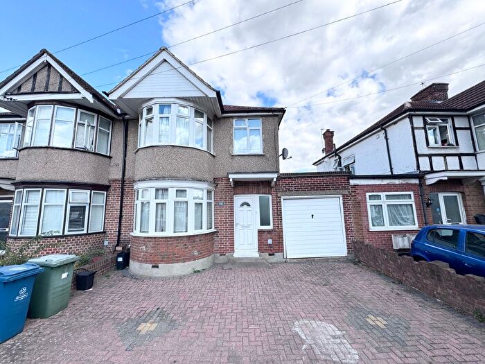 3 Bedroom Semi-Detached House For Sale In Kenton Lane, Harrow, HA3