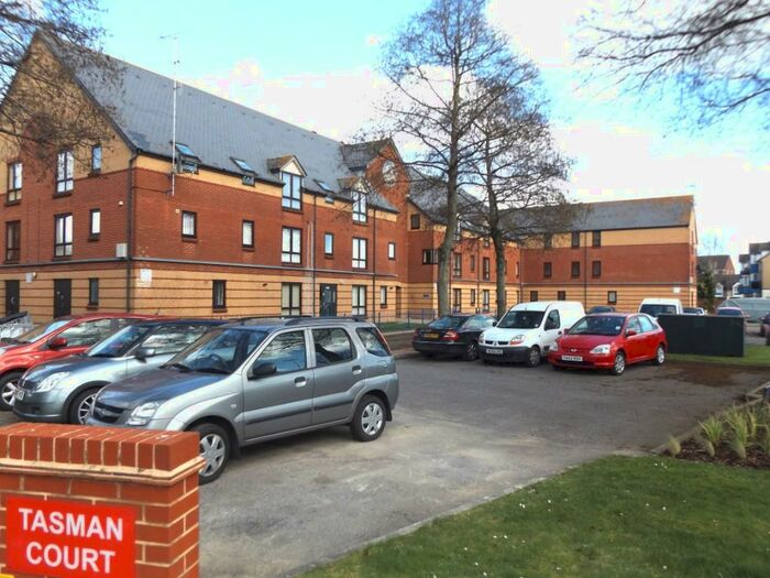 2 Bedroom Flat To Rent In Tasman Court, Southampton, Hampshire, SO14