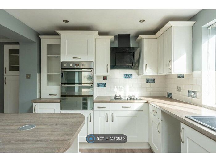 5 Bedroom Semi-Detached House To Rent In The Square, Knowle, Bristol, BS4