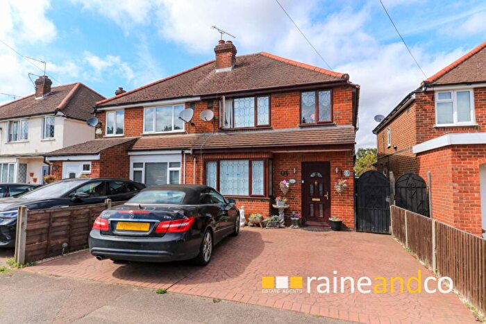4 Bedroom Semi-Detached House For Sale In Crawford Road, Hatfield, AL10