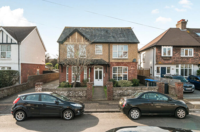 2 Bedroom Flat For Sale In Cissbury Road, Worthing, West Sussex, BN14