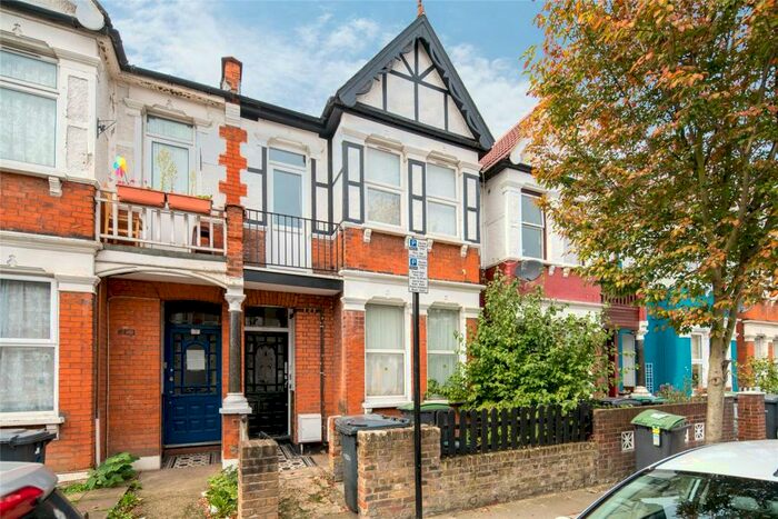 3 Bedroom Apartment To Rent In Mount Pleasant Road, Tottenham, London, N17