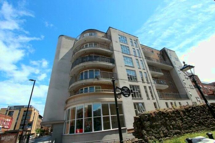 2 Bedroom Apartment To Rent In Lower Canal Walk, Southampton, Hampshire, SO14