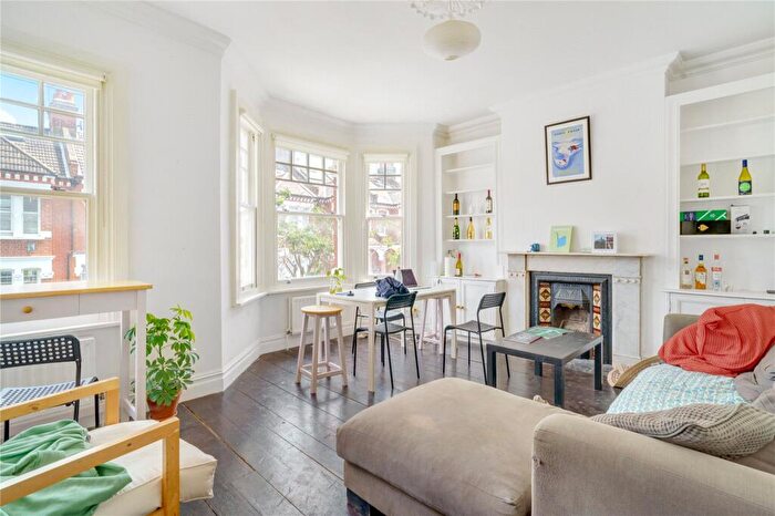 3 Bedroom Apartment For Sale In Gayville Road, SW11