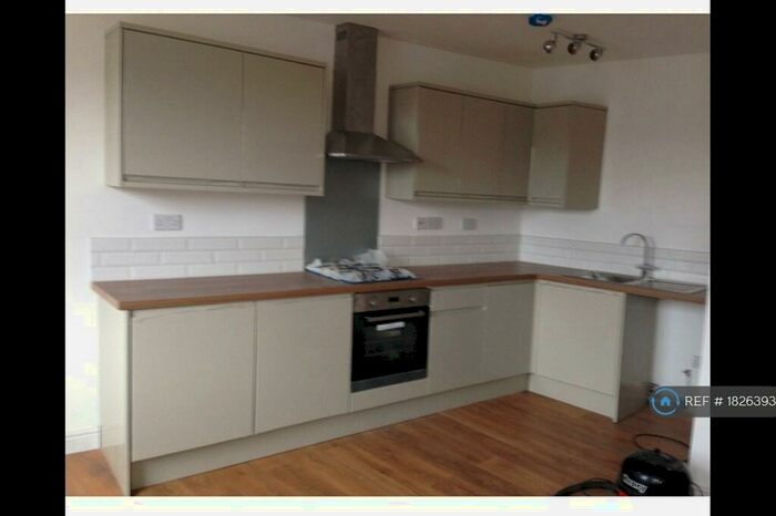 2 Bedroom Flat To Rent In Station Lane, Hornchurch, RM12