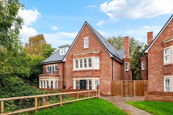 2 Bedroom Flat To Rent In B Smitham Bottom Lane, Purley, CR8
