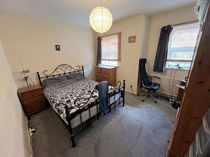2 Bedroom Flat To Rent In Chapel Street, OX4