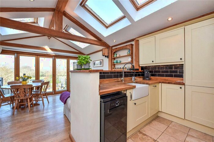 3 Bedroom Terraced House For Sale In The Causeway, Petersfield, Hampshire, GU31