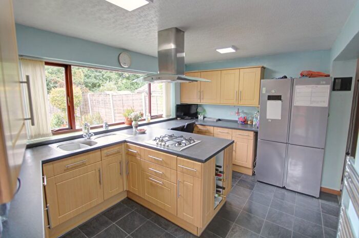 3 Bedroom Semi-detached House For Sale In Wrexham Avenue, Walsall, WS2