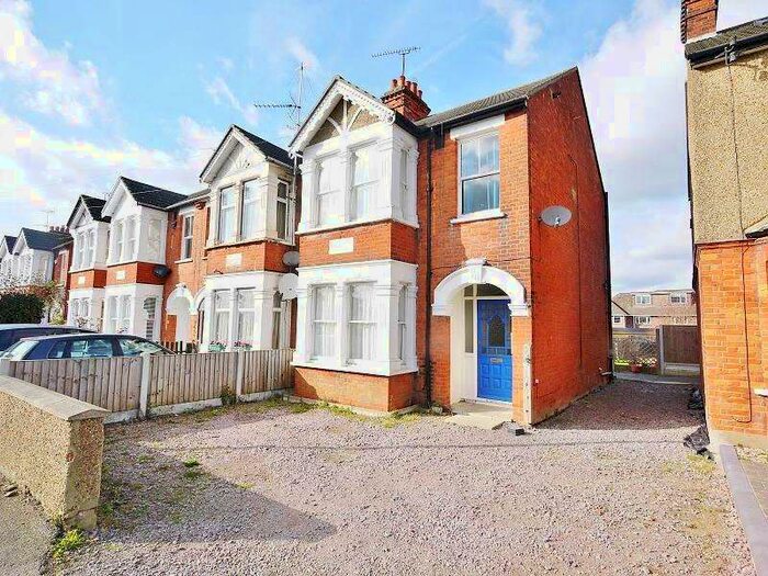3 Bedroom Semi-Detached House To Rent In Woodman Road, Brentwood, CM14