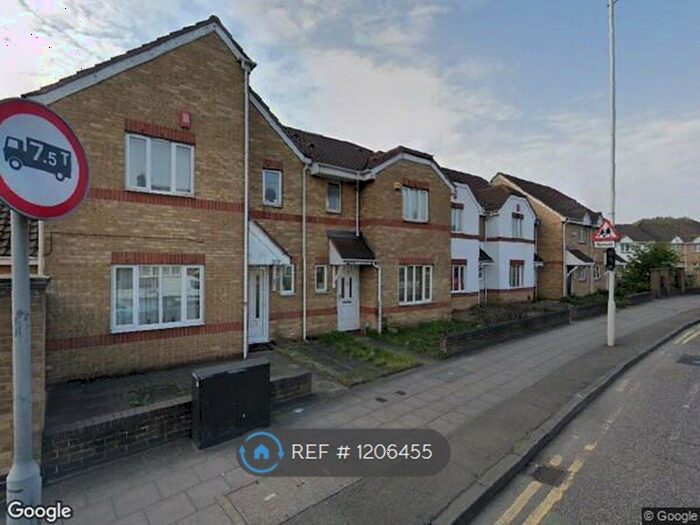 3 Bedroom Semi-Detached House To Rent In Barley Lane, Romford, RM6