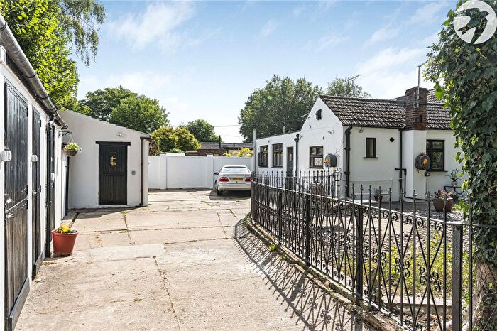 2 Bedroom Bungalow For Sale In Heathwood Gardens, Swanley, Kent, BR8