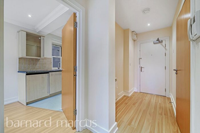 1 Bedroom Flat To Rent In High Street, Hampton, TW12